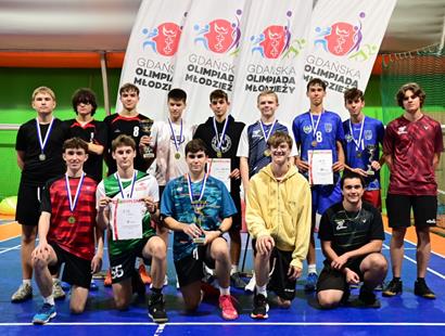 Podwójne złoto dla Szkoły Gortata w drużynowym badmintonie