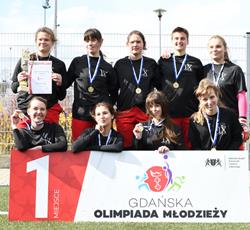 Złote medale w piłce nożnej dla IX i XXI Liceum Ogólnokształcącego